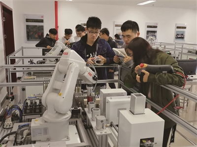 以新興能源技術研發為引擎，創建一流應用科技型大學的新路徑